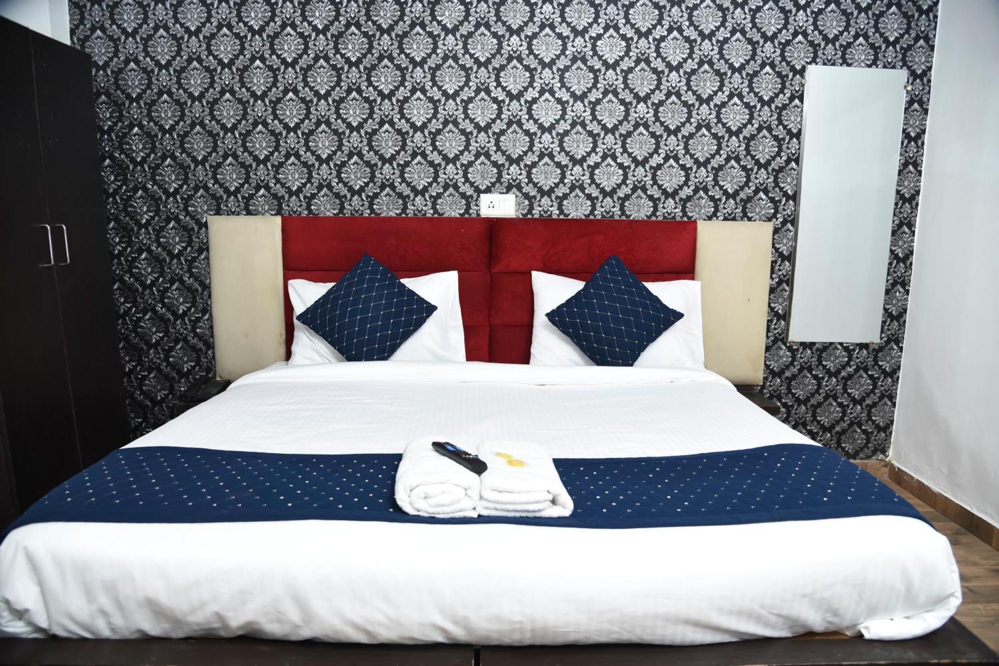 Hotel Orchid At Tilak Nagar 3*
