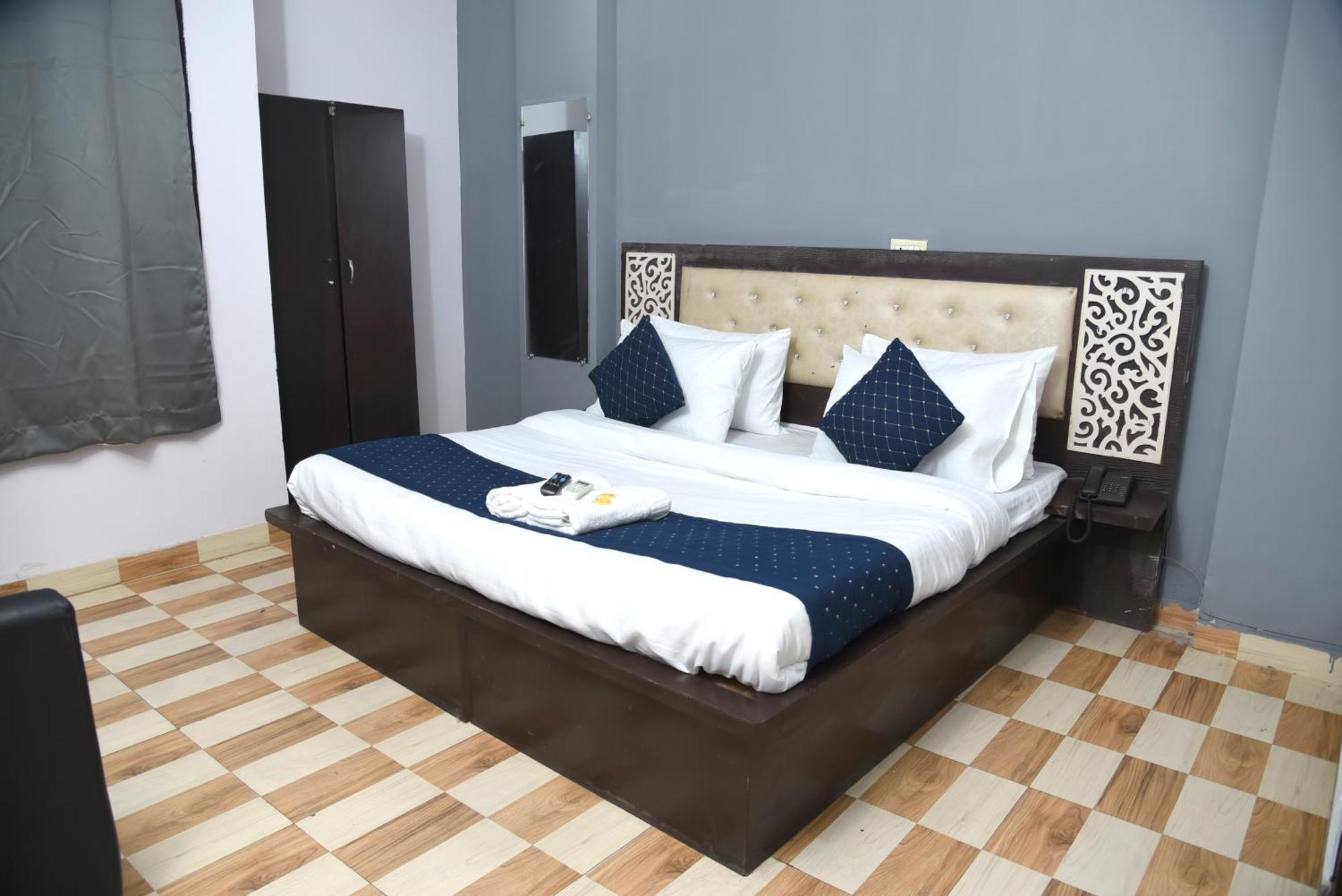 Hotel Orchid At Tilak Nagar